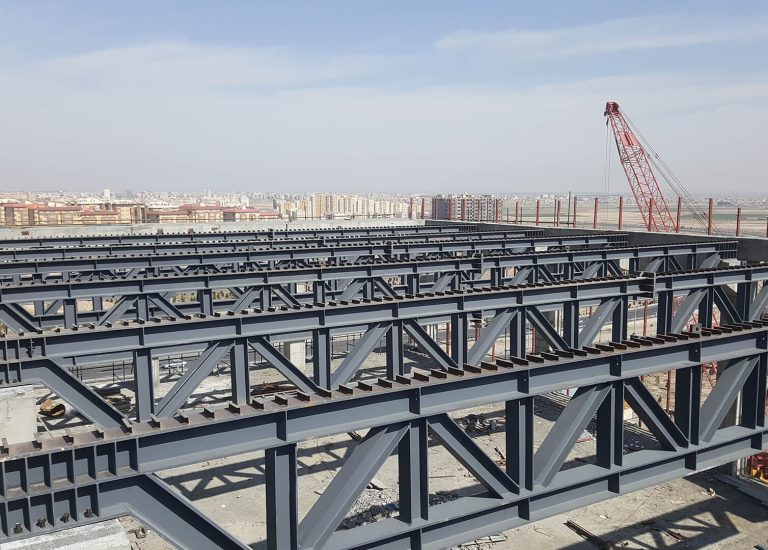 عملیات نصب خرپا سقف سالن آمفیتئاتر