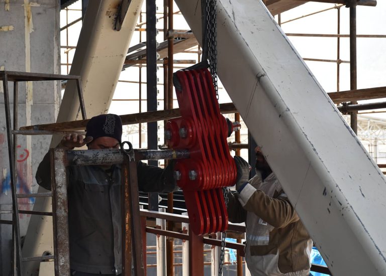 عملیات نصب دمپرهای کاهنده انرژی زلزله